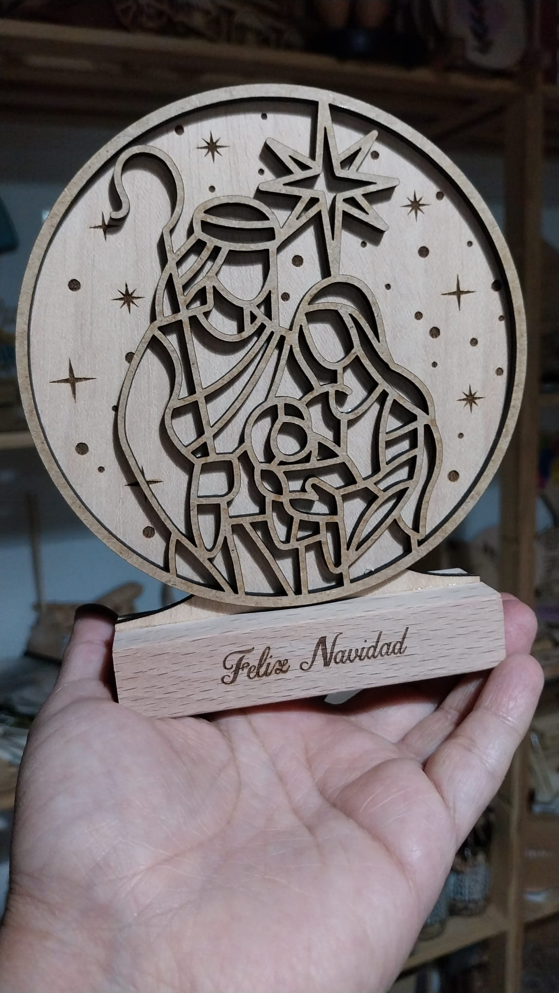 Nacimiento Redondo con Base de Madera