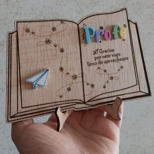 Placa en Forma de Libro para Profes